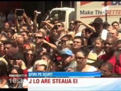 Jennifer Lopez a stralucit pe Bulevardul Celebritatilor de la Hollywood