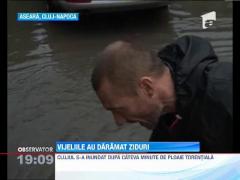 Un zid s-a prabusit peste cinci garaje, in Arad