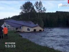 Casa inghitita de ape, in Canada