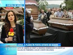 Sute de oameni au asistat la slujba de pomenire a celor patru morti din Arges