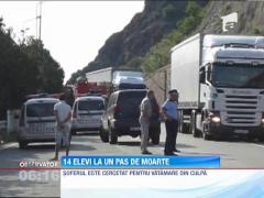 Microbuz plin cu elevi, implicat intr-un accident auto