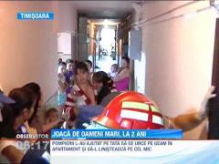 Un copil de doi ani s-a blocat singur in casa