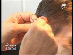 Cativa tineri au ajuns la spital cu dispozitive de copiat blocate in urechi