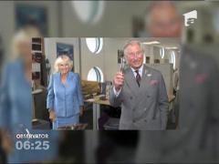 Printul Charles, mostenitorul Coroanei Britanice, poarta costume la mana a doua