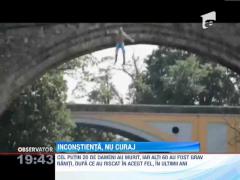Un nou sport extrem: saritul de pe stanci