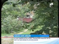 Teren de joaca exact sub liniile de inalta tensiune, la o pensiune din Bran