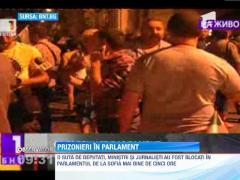 Deputati si ministri bulgari, asediati de protestatari in cladirea Parlamentului