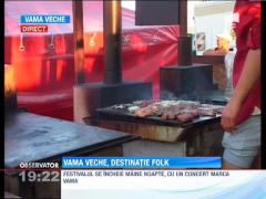 Vamaiotii se pregatesc pentru inca o noapte folk. Petrecerea trece insa mai intai prin stomac