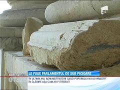 In zidurile Parlamentului Romaniei au aparut fisuri