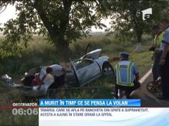 O soferita a intrat cu masina intr-un copac pentru ca, in loc sa fie atenta la drum, se pensa!