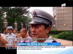 Un chinez excentric si-a construit un munte si o vila pe acoperisul unui bloc