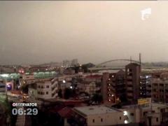 Un tren suburban din Tokyo a fost lovit de traznet