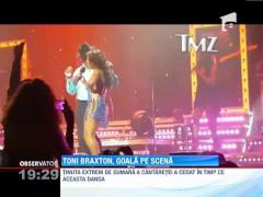 Toni Braxton a ramas aproape goala pe scena
