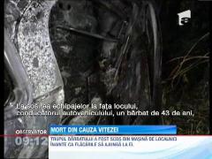 O masina a luat foc pe o sosea din Gorj dupa ce s-a izbit de un cap de pod