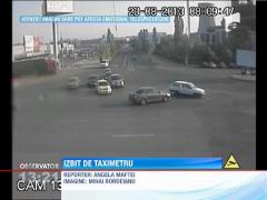 Un mopedist, izbit de un taximetrist