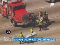 Un autocar cu 55 de oameni s-a rasturnat pe o autostrada din SUA