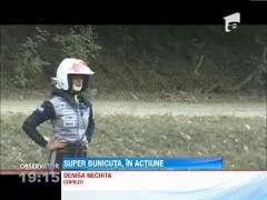 O batrana cu super-puteri! La 80 de ani, a ridicat o masina de raliuri