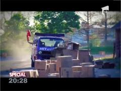 S-au simtit ca intr-un film de actiune! Au spart un zid de cutii din carton cu masina