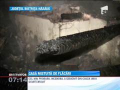 Casa mistuita de flacari