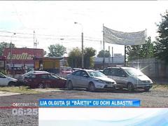 Masina specifica SRI, din fata Primariei Craiova, ii apartine, de fapt, unui primar PDL