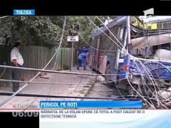 Un autobuz scapat de sub control a facut ravagii pe o strada din Tulcea