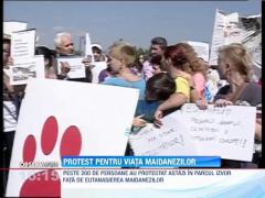 Protest fata de eutanasierea cainilor, langa Parlament