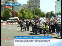 Medicii protesteaza in fata Guvernului