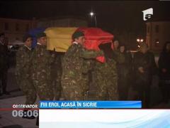 Rudele celor doi militari romani morti in Afghanistan si-au primit fiii eroi acasa