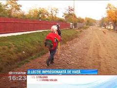 Amar este in clasa a II-a si nu a lipsit nicio zi de la scoala, desi nu are un picior