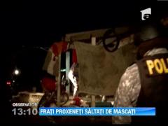 Doi frati suspectati de proxenetism au fost saltati de mascati