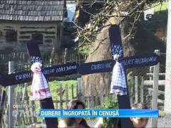 Copiii care au ars de vii, incuiati in casa de mama lor, au fost condusi pe ultimul drum