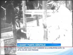 Poarta Sarutului a ruginit