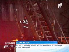 Depozit de cereale din Constanta, cuprins de flacari