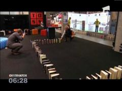 Record la domino cu carti