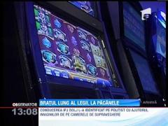 Un poliţist din Craiova a fost filmat în timp ce juca la păcănele