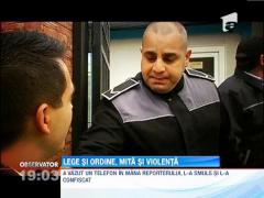 Poliţist local acuzat de luare de mită, violent cu presa