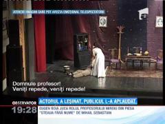 UPDATE! Un actor de 82 de ani a leşinat pe scenă. Spectatorii au fost convinşi că totul face parte din piesă
