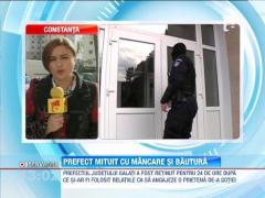 Prefectul judeţului Galaţi, mituit cu mâncare şi băutură