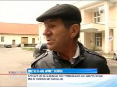 20 de maşini au fost vandalizate în mai multe parcări din Targu-JIu