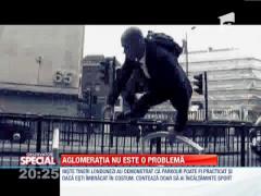 SPECIAL! Acrobaţii la costum