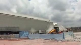 Imagini cu macaraua care s-a prăbuşit peste o tribună a stadionului din Brazilia