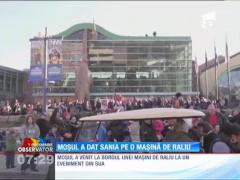 Moş Crăciun a dat sania pe o maşină de raliu