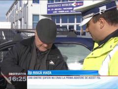 Filtru la o trecere de calea ferată din Prahova. În mai puţin de o oră au fost reţinute 3 permise auto