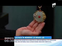 Costumul purtat de Bruce Lee va fi scos la licitaţie