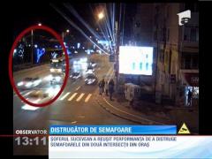 Şoferul unui camion a distrus semafoarele din centrul Sucevei