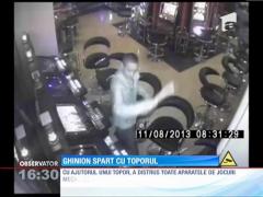 Cazino distrus cu toporul