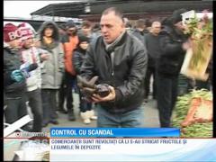Scandal la Craiova: Zeci de tone de fructe şi legume, aruncate la gunoi!