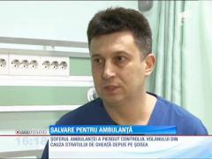 O ambulanţă privată a intrat în plin într-un TIR