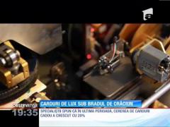 Cadouri de lux de la șefi: cardul parfumat, lampa care levitează