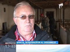 Elevii din Hunedoara cresc porci eco și îi vând de Crăciun